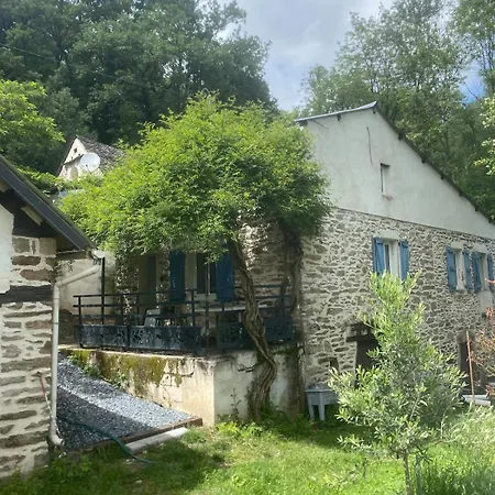 Maison En Pierre Au Bord De L'eau *